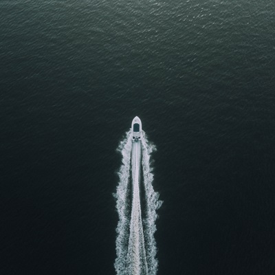 yacht navigate