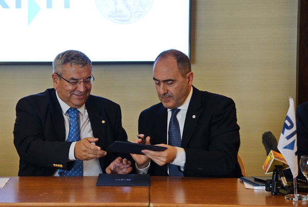 Il preside della facoltà NA&ME Gregory Grigoropoulos (a sinistra) e il CEO di RINA Services Nello Sulfaro (a destra)